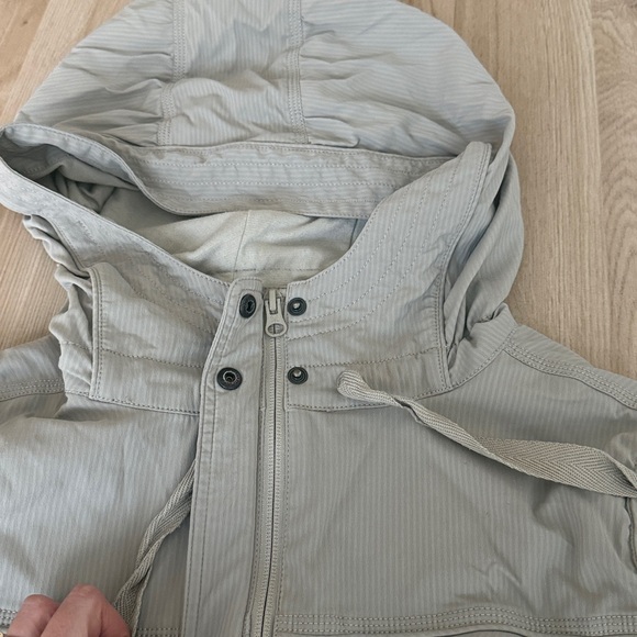Lululemon Women's Gray Hooded Jacket - Picture 4 of 5